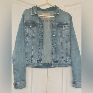 Denver Hayes Unisex Denim Jacket (Light - Medium Wash)